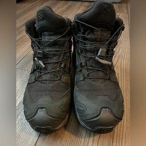 Men’s size 8.5 Salomon boots lightly worn